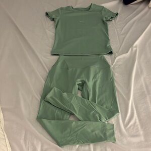 SET Active Green Workout Set